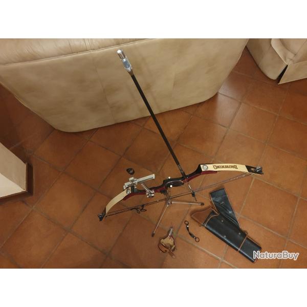 Arc � poulie de comp�tition BROWNING complet pr�s � tirer de 50 � 65 livres
