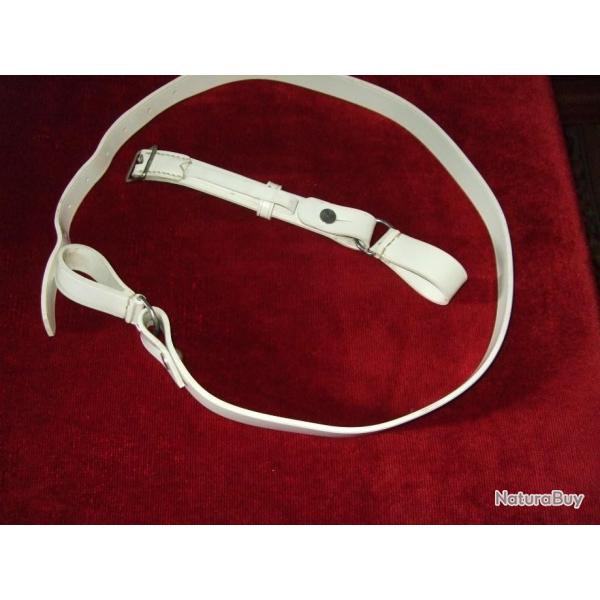 Baudrier de ceinturon blanc synthtique  .Lot N 2 .