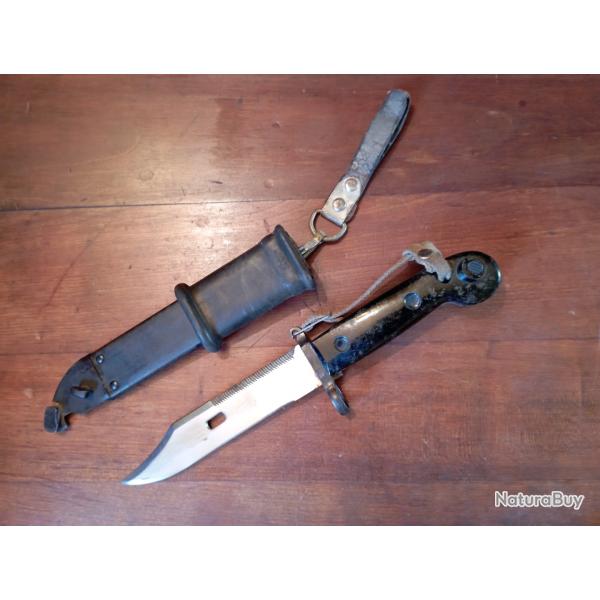 Ba�onnette Kalachnikov en bon �tat.