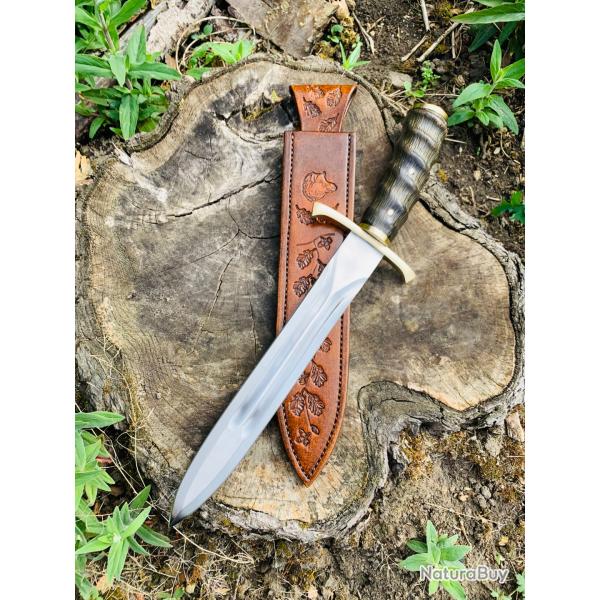 dague de chasse d'artisan / manche corne d'antilope , gravure sanglier feuilles de chne / 2