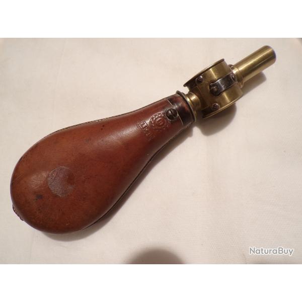 Belle poire � plombs XIX�me en cuir dur faites par BOCHE � PARIS 1 1/4 Kg