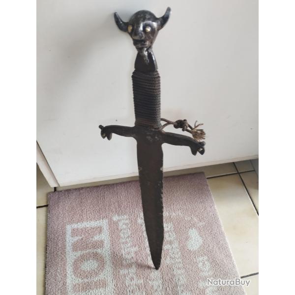 Tr�s CURIEUX POIGNARD DE FOUILLE