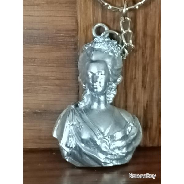 Porte cl�s Marie Antoinette couleur atrgent