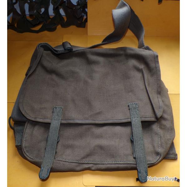 MUSETTE MILITAIRE DE 1962 ARMEE FRANCAISE PERIODE GUERRE ALGERIE AVEC TAMPON DU FABICANT ET AVEC DAT