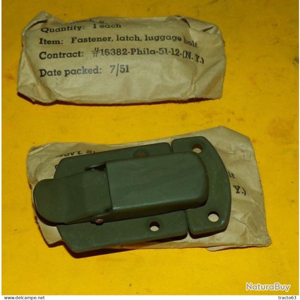 ARMEE AMERICAINE U.S : LOT DE 2 CROCHETS POUR CAISSE EN BOIS DE L'ARMEE AMERICAINE , DANS LEURS EMBA