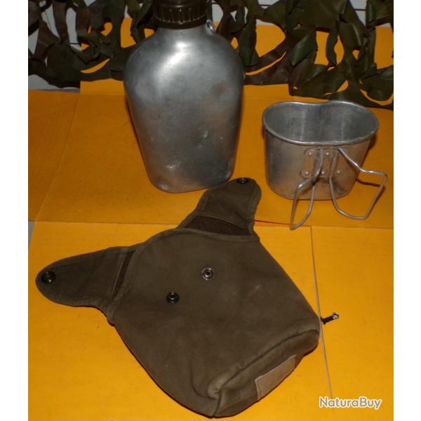 GOURDE MILITAIRE DE L'ARMEE FRANCAISE AVEC SON QUART ET SA HOUSSE  , LA GOURDE EST DE FABRICATION de