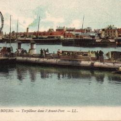 Carte Postale Ancienne - Cherbourg - Torpilleur dans l'Avant-Port - N&deg;1551