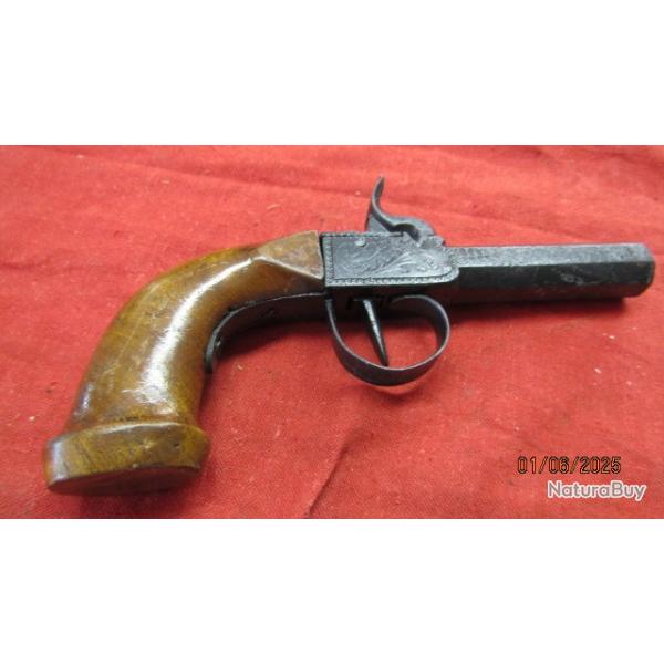 pistolet coup de poing voyage  balle force 12mm gravures enluminures bois noyer peinture noir