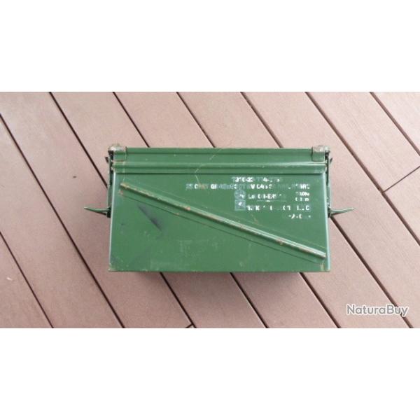 grande caisse metal munitions pour 32 cartouches grenade de 40mm