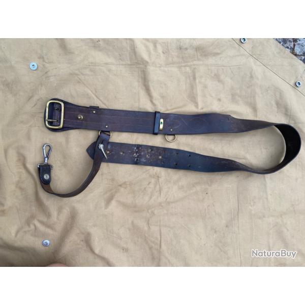 Ceinturon fran�ais 14/18 ou 1940 avec suspente de sabre.