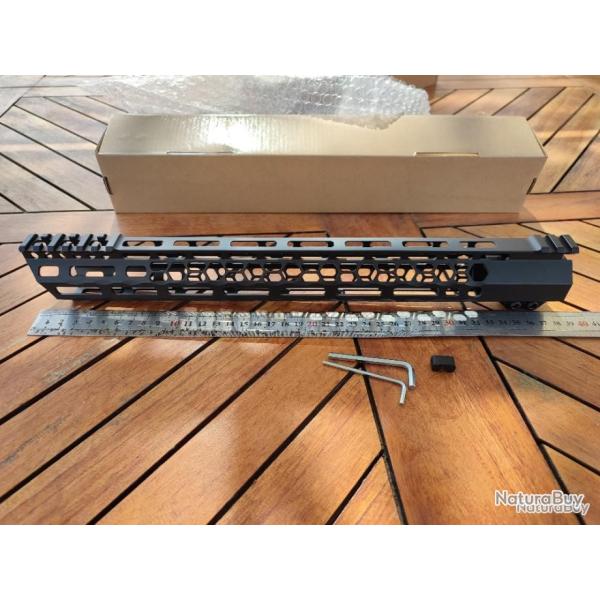 Garde Main, AR15,M4,M16 et clone, 15 pouces flottant .Sans marque (no name) NEUF