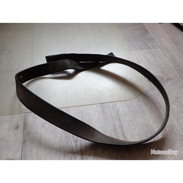 Sangle / bretelle en cuir pour fusil suisse Mdle 1889 ou 96/11 ou G11. A saisir
