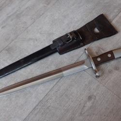 251548 Ba&iuml;onnette Suisse Mod&egrave;le 1918 + gousset en cuir. Pour fusil Schmidt-Rubin mod&egrave;le K 31 ou k11