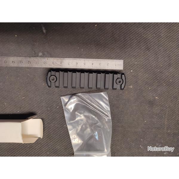 Un Rail Picatinny pour garde main M lock, 9 slots neuf sous emballage. -