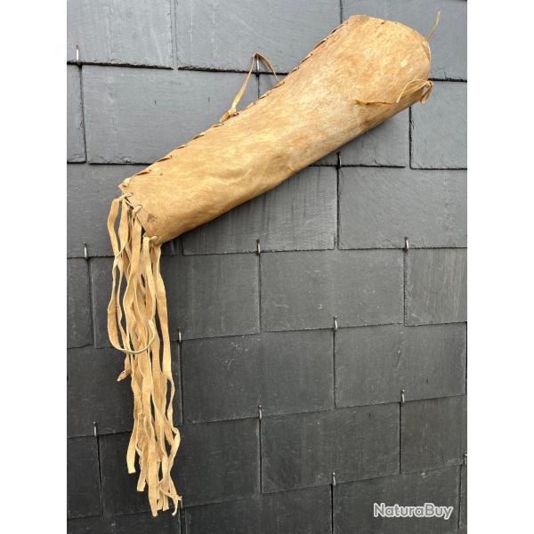 Cylindre en rawhide indien des plaines pour ranger vos plumes