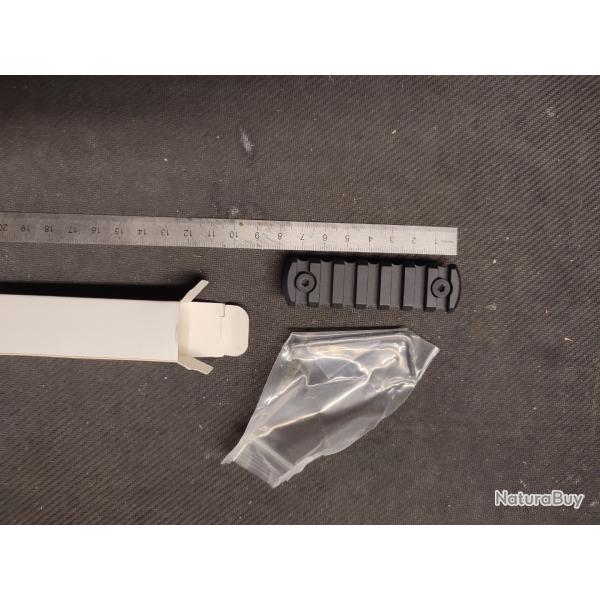 Un Rail Picatinny pour garde main M lock, 7 slots -