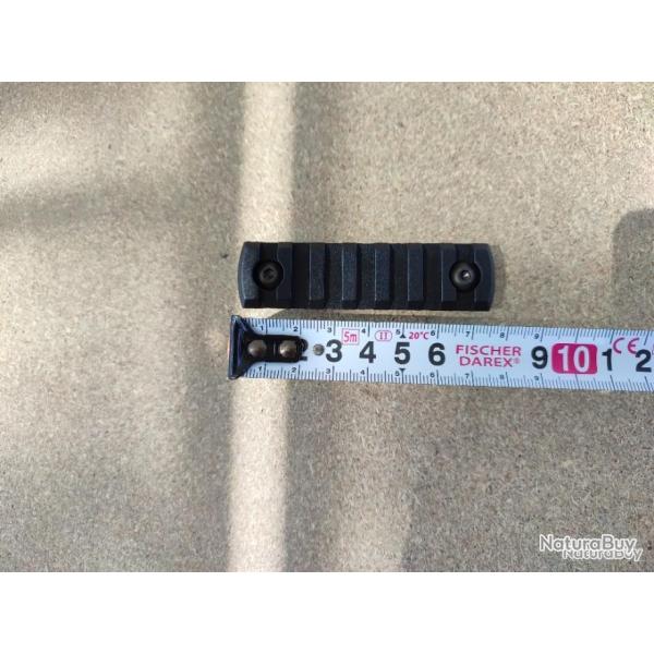 Un Rail Picatinny pour garde main M lock, 7 slots plastique renforc� -