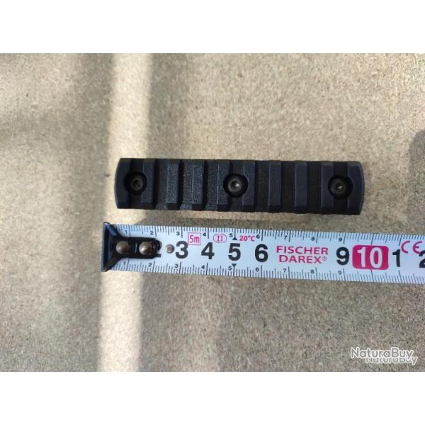 Un Rail Picatinny pour garde main M lock, 9 slots plastique renforc� -