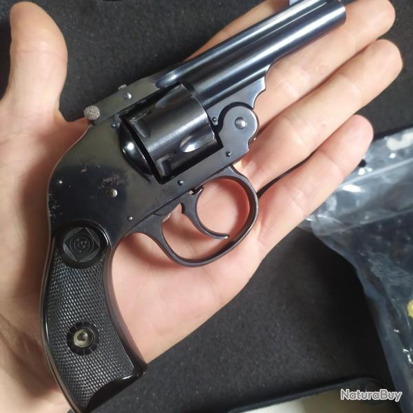 Harrington et Richardson 32s&w short modele top break hammerless