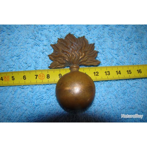 GRENADE ESTAMPEE EN LAITON 1 agraphe