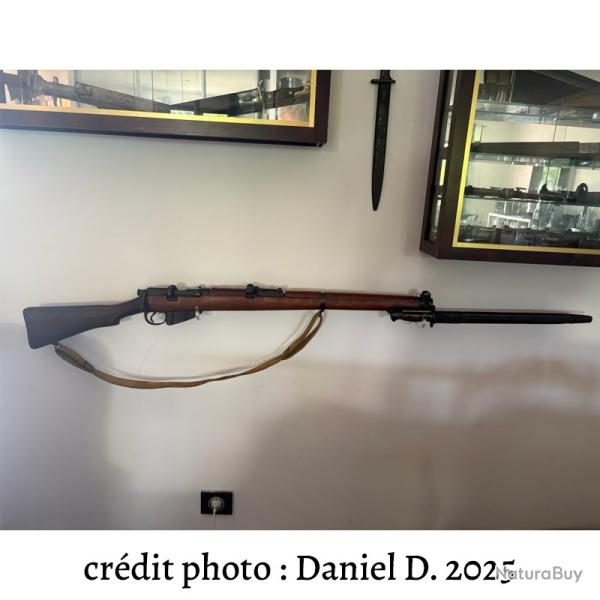 Pr�sentoir mural plexi pour fusil, carabine ref. PRE63