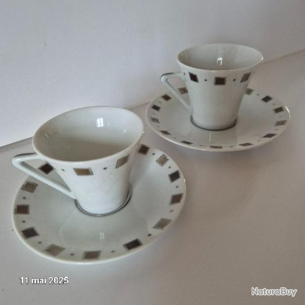 Lot de 2 tasses et 1 soucoupe, Philippe Deshouli�res new caviar