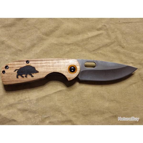 Couteau pliant manche bois gravure sanglier