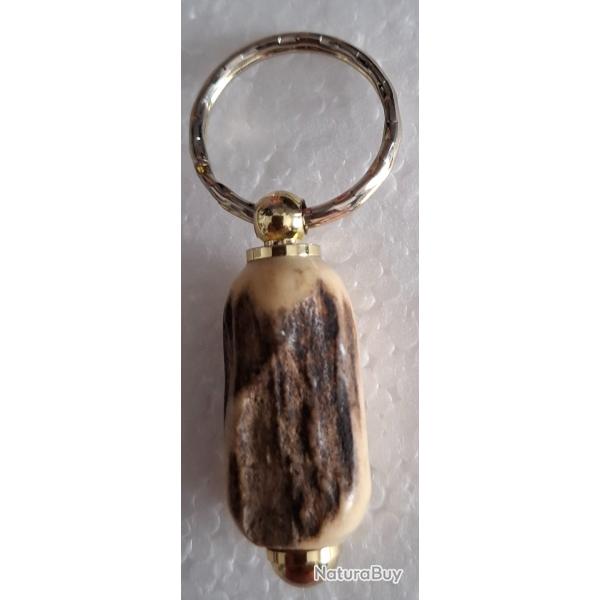 Petit porte cl� en bois de cerf  fait par artisan