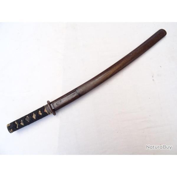 J268- lot ,beau wakizashi + tsuba ,+ saya  �poque = EDO