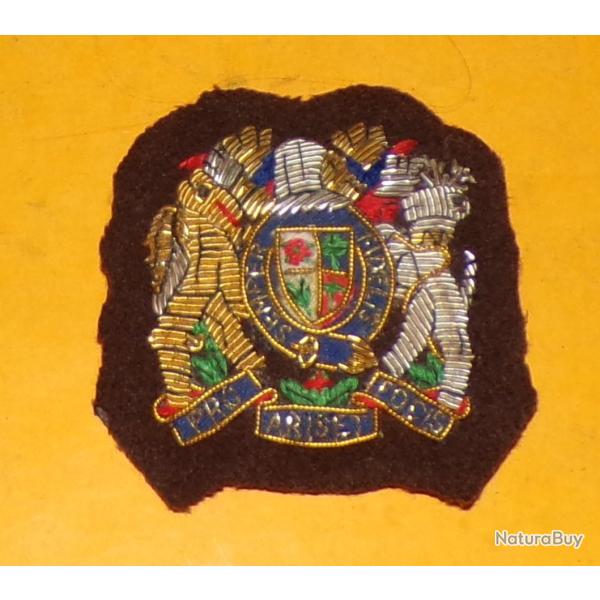 INSIGNE EN TISSU CANETILLE " SEMPER FIDELIS " DU ROYAUME UNI  ,BON ETAT VOIR PHOTOS . POUR TOUT RENS