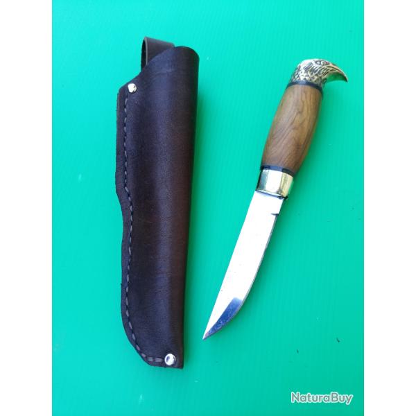COUTEAU  SCANDINAVE   PUUKO A TETE D AIGLE  AVEC SON FOURREAU CUIR .