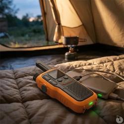 Talkie-walkie lampe port&eacute;e 5km rechargeable autonomie 18h &agrave; l'unit&eacute;