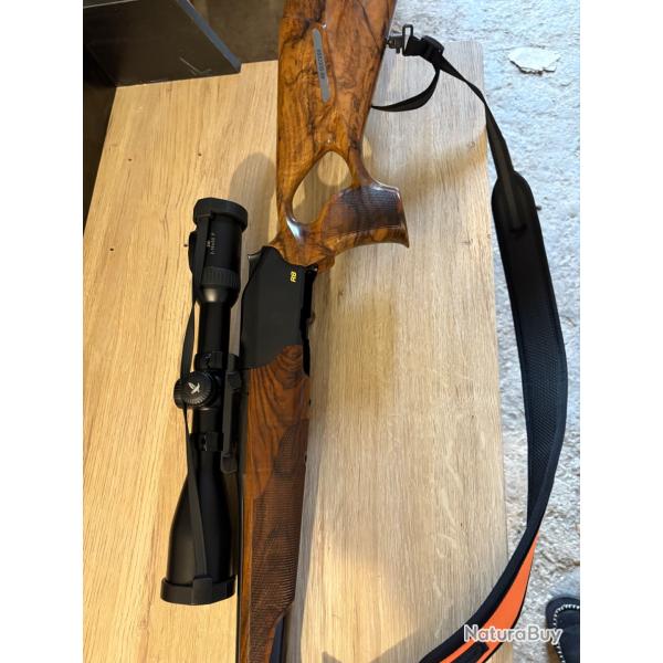 vend carabine blaser R8 success en bois grade 6 , avec lunettes swarovski 2.16 x 50 et point rouge