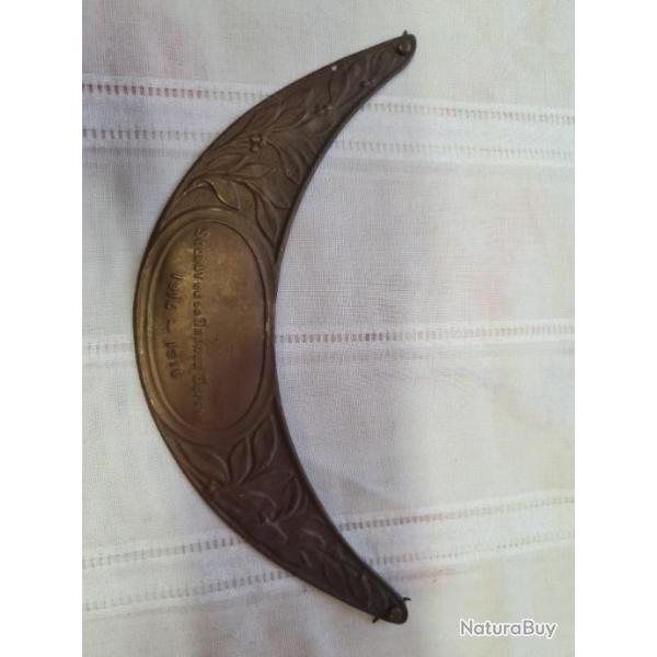 Plaque en laiton pour casque Adrian, soldat de la grande guerre 1914/1918   A25