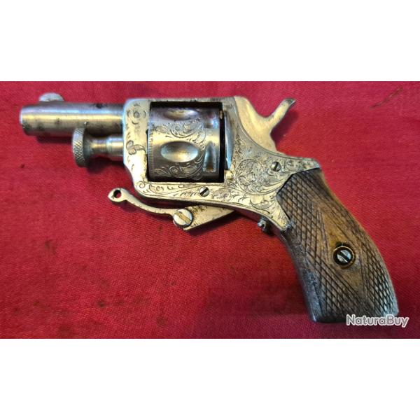 Minuscule et tres beau revolver 6 coups, 22 SHORT A PERCUSSION ANNULAIRE.