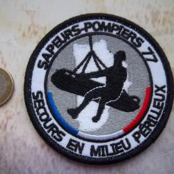 Seine-et-Marne sapeurs pompiers &eacute;cusson collection secours p&eacute;rilleux