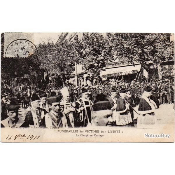 CPA- Marine Militaire Fran�aise -FUN�RAILLES des VICTIMES du " LIBERT� " Le Clerg� au Cort�ge N�1617