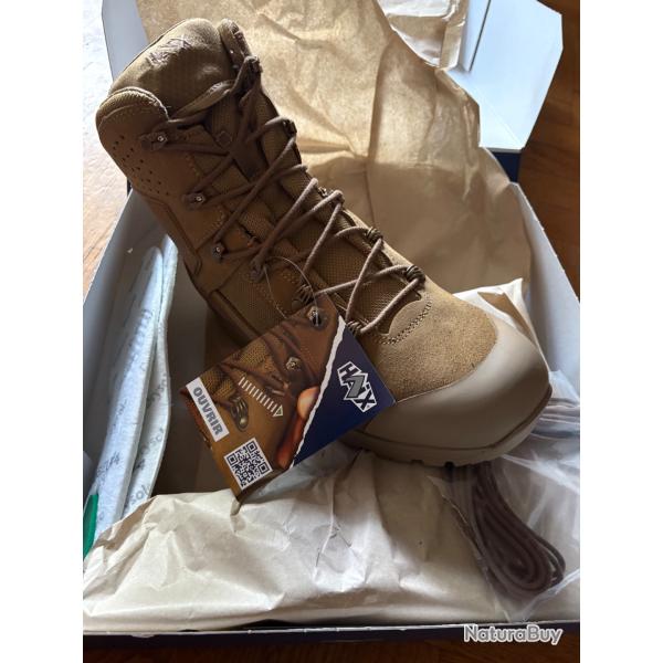 Chaussures tactiques zone chaude point. 44