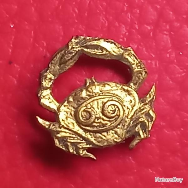 rare ancien  pin's CANCER   dor� � l'or fin