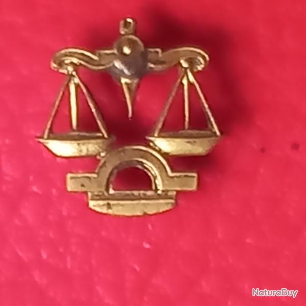rare ancien  pin's BALANCE  dor� � l'or fin