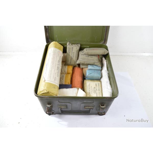 Caisse / trousse de secours Arm�e Fran�aise pour v�hicule. Grand mod�le. Indochine Alg�rie.