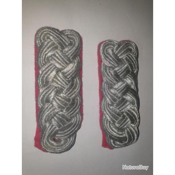 �paulettes roses ww2  A25