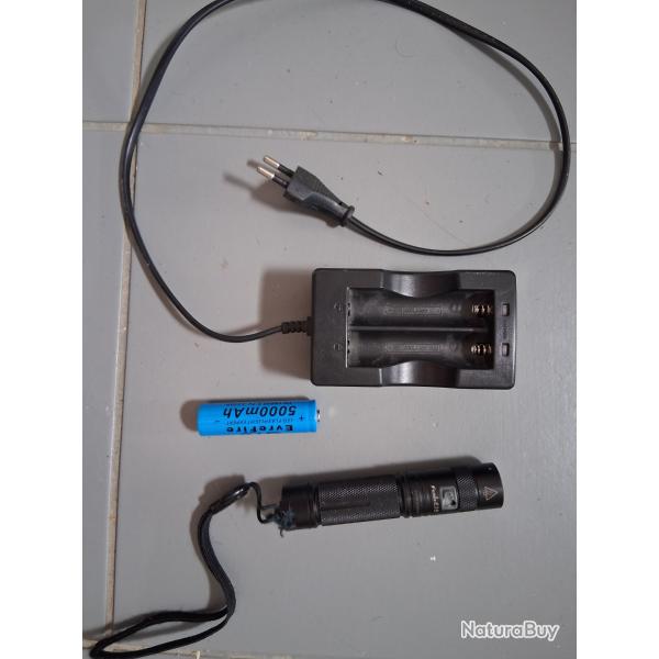 Lampe torche Fenix E35 + batterie + chargeur