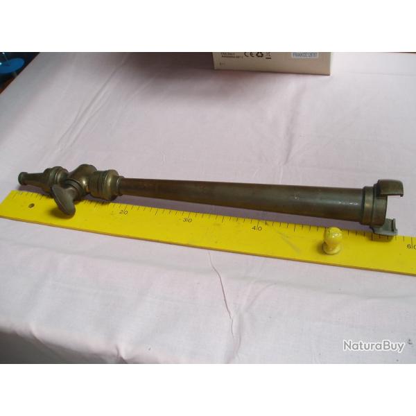 ANCIENNE LANCE A INCENDIE avec sa VANNE en etat de fonctionnement .