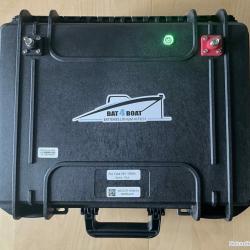 Batterie lithium Bat4boat Eco Case LiFePo4 24V 100Ah avec chargeur 8A