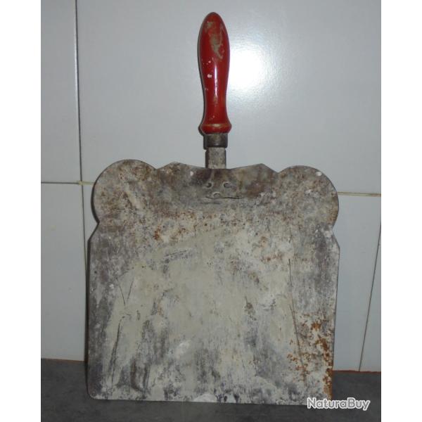 ANCIEN PELLE  CHARBON en FER MANCHE en BOIS - RAMASSE BOURRIER - DECO CHEMINEE