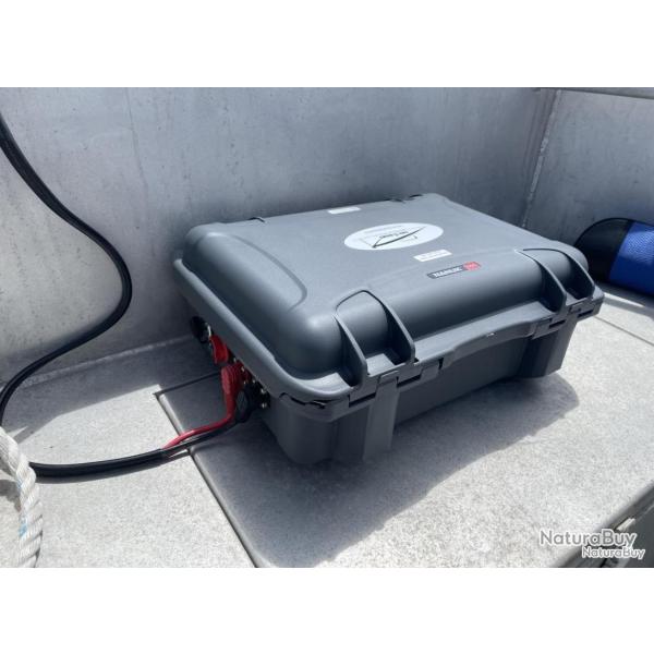 Batterie lithium Bat4boat Energy Case LiFePo4 36V 105Ah avec chargeur 10A et sorties 120A graphite