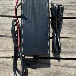 Bat4boat Chargeur 8A pour batterie 12V LiFePo4 cosses M8