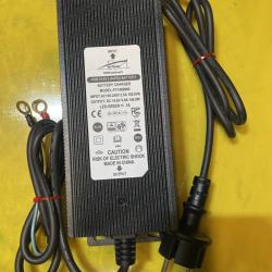 Bat4boat Chargeur 10A étanche pour batterie 12V LiFePo4 cosses M8