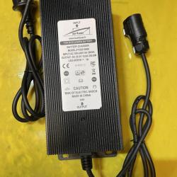 Bat4boat Chargeur 10A &eacute;tanche pour batterie 24V LiFePo4